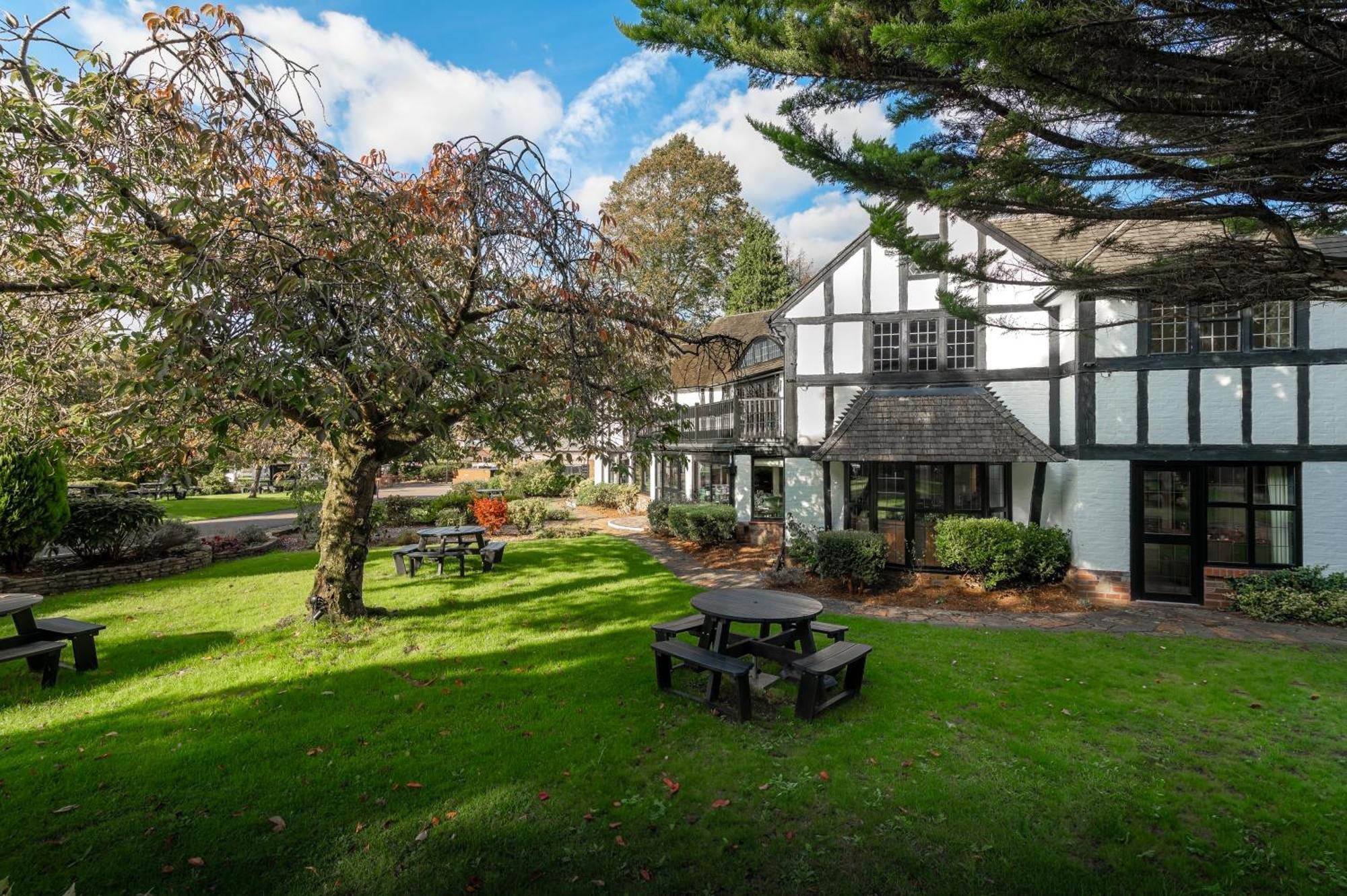 Thatchers East Horsley Ngoại thất bức ảnh